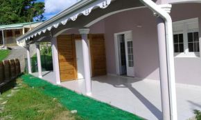 Maison charmante à Sainte-Anne avec jardin et climatisation